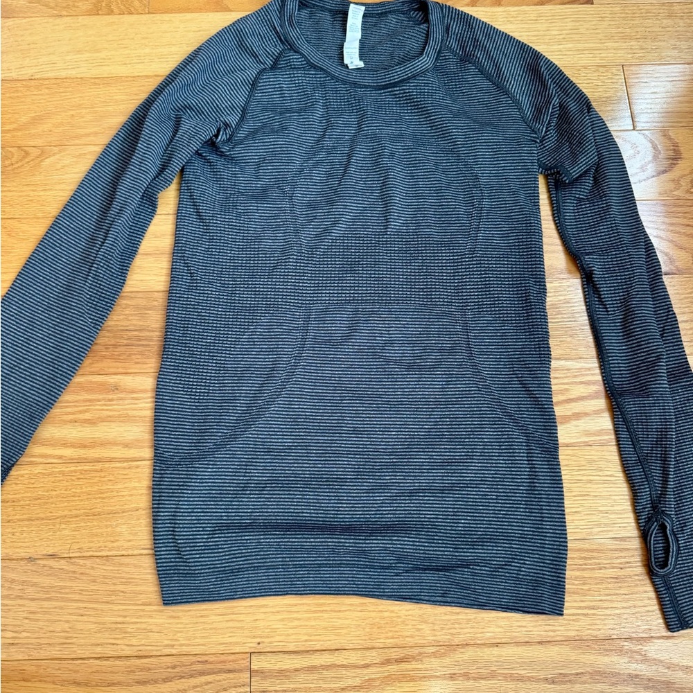 Lululemon Women’s Striped Gray Shirt